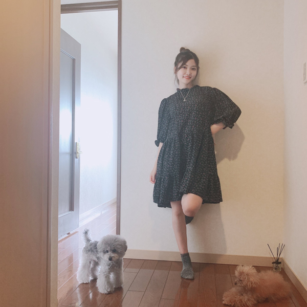 SKE48 平田詩奈、自宅でのミニワンピコーデを紹介「スタイル良すぎ」「可愛いが溢れてます」