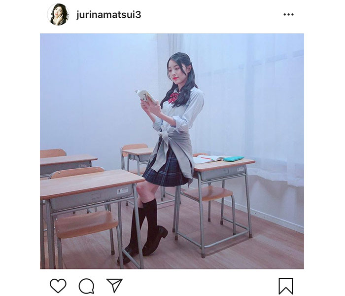 SKE48 松井珠理奈、「制服デートしたかった」と大人制服ショットを披露！「美しすぎるJK！」「まだまだ制服いけますよ」