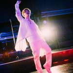 SKY-HI、無観客ライブのステージ写真と共に、「一緒にガンガン上がってこう」と熱いメッセージ