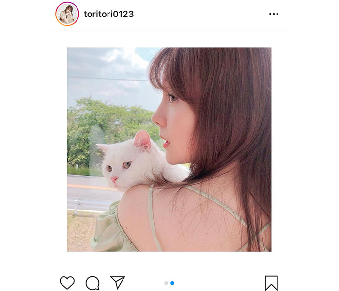 トリンドル玲奈、背中美人なバックショットに「色っぽい」「猫になりたい」の声