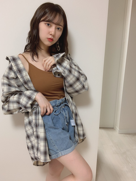 SKE48 白井友紀乃、ダイエットで磨いた美ボディをチラ見せ！「ヤバイ！めっちゃセクシー！！」「どんどん大人の女性になっていく」と反響も