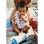鈴木亜美が自身の赤ちゃんの頃の写真を公開！今年2月に産まれた次男とそっくりすぎると話題に