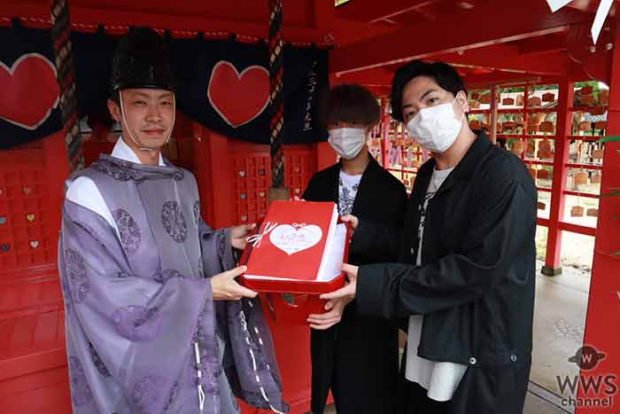 ITSUKIとNARITOによるボーカルデュオall at once、 全国から集まったデジタル絵馬を日本で唯一恋愛の神様を祀る恋木神社に歌と共に奉納
