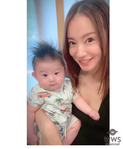鈴木亜美が自身の赤ちゃんの頃の写真を公開！今年2月に産まれた次男とそっくりすぎると話題に