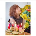 本田翼、コロナ対策を活かしたお祝いを紹介　「フェイスシールドにメッセージ付」