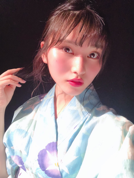 AKB48 福岡聖菜、ツイッター4周年で爽やか浴衣ショットを公開「赤らめた頬キレイです」「風情を感じます」