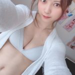 桃月なしこ、激レアな自宅グラビアの添い寝オフショットを公開！「絶対買う！！」「顔も体も凄い綺麗」と反響