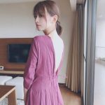 早瀬あや、背中ざっくり開きのバックショットに「とっても素敵」「肌もとても綺麗」と絶賛！