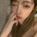 乃木坂46 堀未央奈、添い寝風ショットをインスタで披露！「金髪似合う」「毎日の癒しです」
