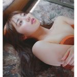 奥山かずさ、清涼感ある夏グラビアを「ビックコミックスピリッツ」で披露