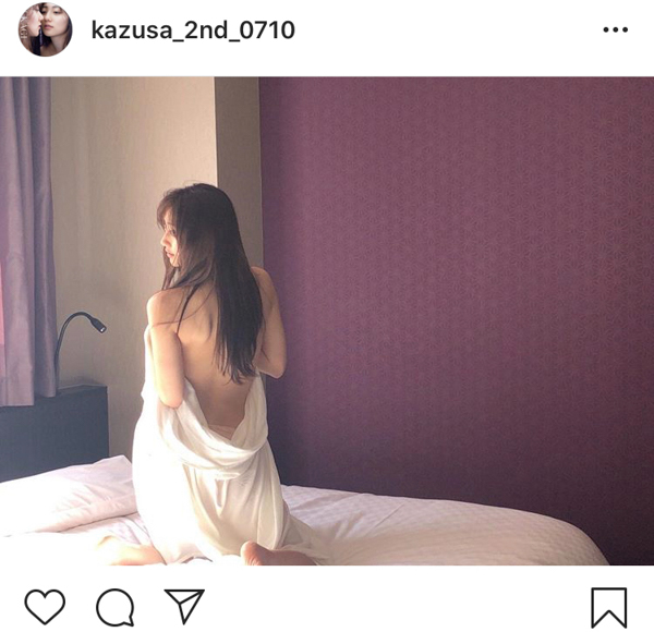 奥山かずさ、美背中披露の大胆バックショットを公開！写真集2度目の重版決定