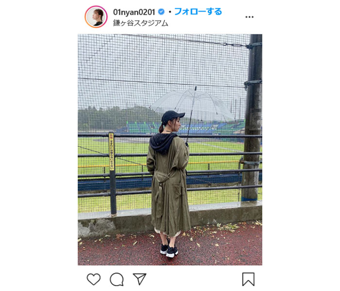 藤江れいな、雨の中エモーショナルなショットを公開「そろそろ、鎌スタいきたいな〜」