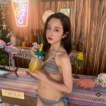 正本レイラ、セクシーな水着姿で圧巻の美ボディ・美腹筋を披露！