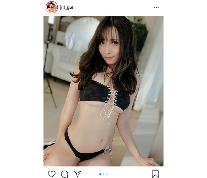 コスプレイヤー・JILL、こぼれ落ちそうな美バスト接写ショットを公開「夏のお供にぜひ見てね！！﻿」