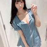 真島なおみ、デニムワンピからあらわになる美バストに「ステキな衣装です」「なんでも着こなすね」とファンの声