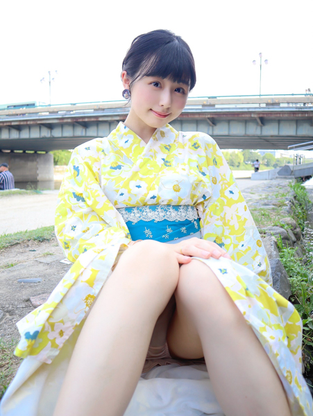 グラビアアイドル・くりえみ、浴衣で大胆披露の美脚とチラリズム「なんて羨ましいシチュエーション」