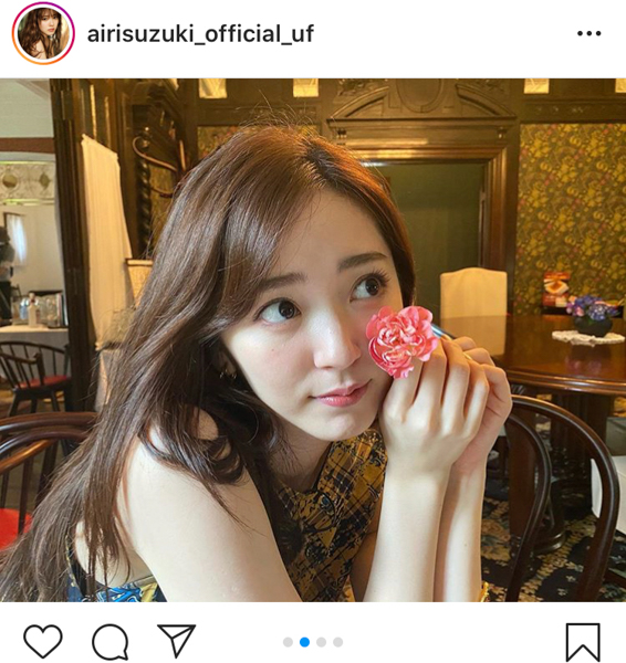 8月3日、ソロヴォーカリストの鈴木愛理が自身のインスタグラムを更新した。 鈴木は東京の隠れた魅力を紹介する番組『東京GOOD！』（テレビ東京系）にレギュラー出演。3日放送回では東京都小金井市の江戸東京たてもの園を紹介した。 寄せられた投稿には、「なんだか懐かしい気持ちにもなる、でもとてもワクワクする、そんな場所でした　写真たくさん撮ったので続々載せていきます」と感想を綴り、訪れたデ・ラランデ邸内の写真を公開した。 この投稿にファンからは、 「愛理ちゃんきれいだね」 「夏らしい！かわいい‼」 「レトロでモダンな感じ　愛理ちゃんからもそんな雰囲気感じるよ」 「好きって感情しか生まれない」 「大人の女性って感じが溢れてる」 などのコメントが続々と寄せられている。