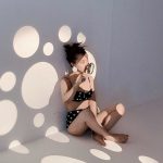 橘ひと美、ドット柄のビキニでモード系グラビアに挑戦！「セクシー」「おしゃれ！」