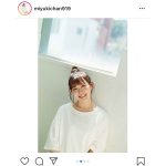 渡辺美優紀、お団子ヘアのビック白Tシャツが『可愛い』と話題！「天真爛漫な表情全部よかった」