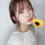 SUPER☆GiRLS 渡邉幸愛、向日葵に映える色白美肌で感じる2020年、夏「こうめスマイル素敵」「夏っぽくていいね！
