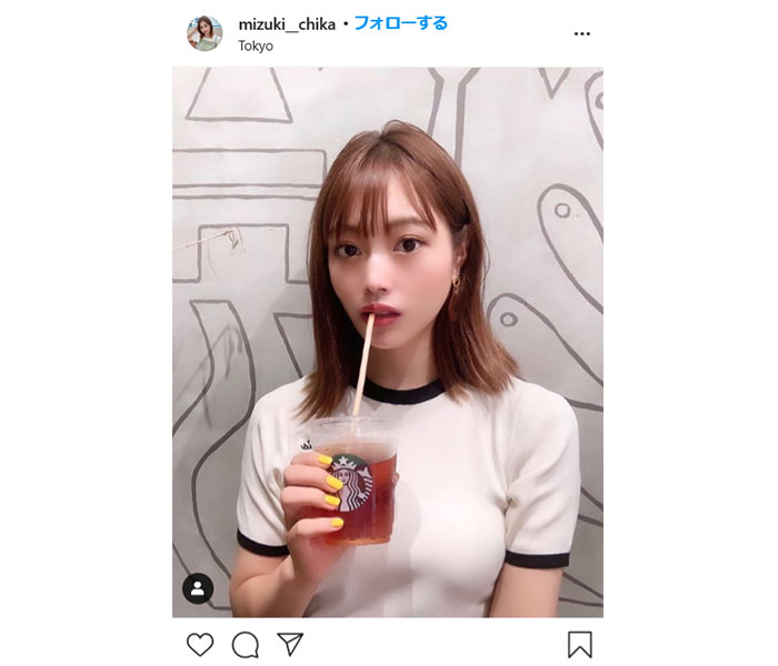 レースクイーン・美月千佳が体操着っぽいトップスでスタバを飲む姿が可愛すぎると話題に！