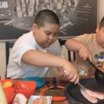 下町ゴリラ兄弟が子供でも簡単にできる豚平焼きを紹介！