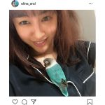 新井恵理那、すっぴんで愛鳥とのプライベートショットを公開！