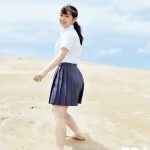 池本しおりが「FRIDAY」初登場！砂浜で魅せる『ミニグラ』ボディに釘付け！