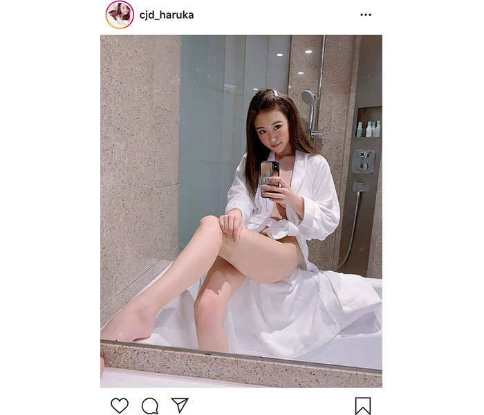 サイバージャパンダンサーズ・HARUKA、バスローブからのぞく美脚に熱視線「めっちゃセクシー」「自撮りキマッテルぜ」