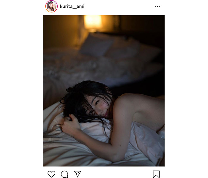 くりえみ、暗闇に浮かぶ艶やかな美ボディ「すごい艶っぽい」「リアルで見たい」