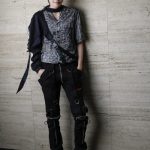 中山咲月、男性タレント誌「メンズユニット」でクールな秋コーデを披露！