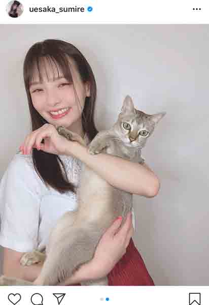 上坂すみれ、嫌がる愛猫との2ショットに反響！「嫌がる時も真顔ですね」