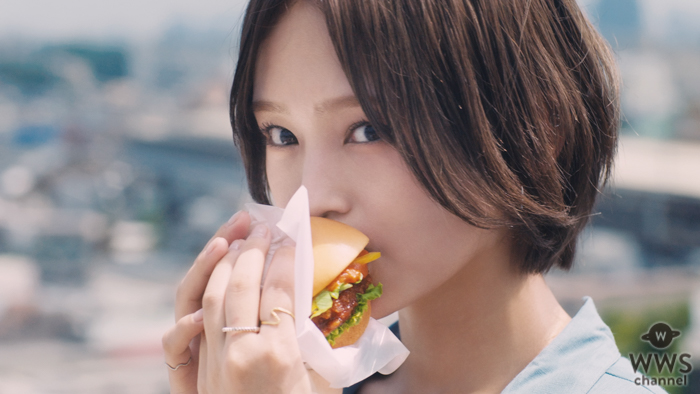 山本彩がモスバーガー新CM「がんばるあのひと篇」に出演