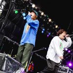 ビッケブランカ、大阪野外イベントでサプライズ登場の岡崎体育と令和最強の友情ソング「化かしHOUR NIGHT」をライブ初披露！