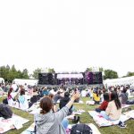 瑛人、自身初となる大規模野外イベントで話題の新曲「ライナウ」を含む全5曲を披露！集まったオーディエンスに‟元気”を届ける。