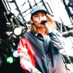 ビッケブランカ、大阪野外イベントでサプライズ登場の岡崎体育と令和最強の友情ソング「化かしHOUR NIGHT」をライブ初披露！