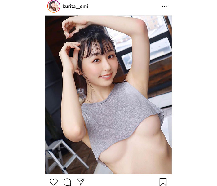 くりえみ、見えそうで見えないギリギリ下乳オフショット！