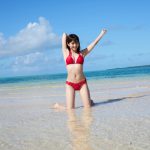 現役ナース・桃月なしこ、待望の1st写真集で魅せる肌見せ大胆ビキニ