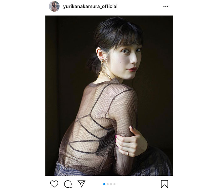 中村ゆりか、シースルーの衣装で美背中披露！「透明感」「キレイです」