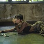 中村ゆりか、シースルーの衣装で美背中披露！「透明感」「キレイです」