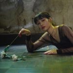 中村ゆりか、シースルーの衣装で美背中披露！「透明感」「キレイです」