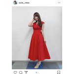 鷲見玲奈、艶やかな赤ワンピースの見返り美人ショット！「足首まで綺麗だ」と反響