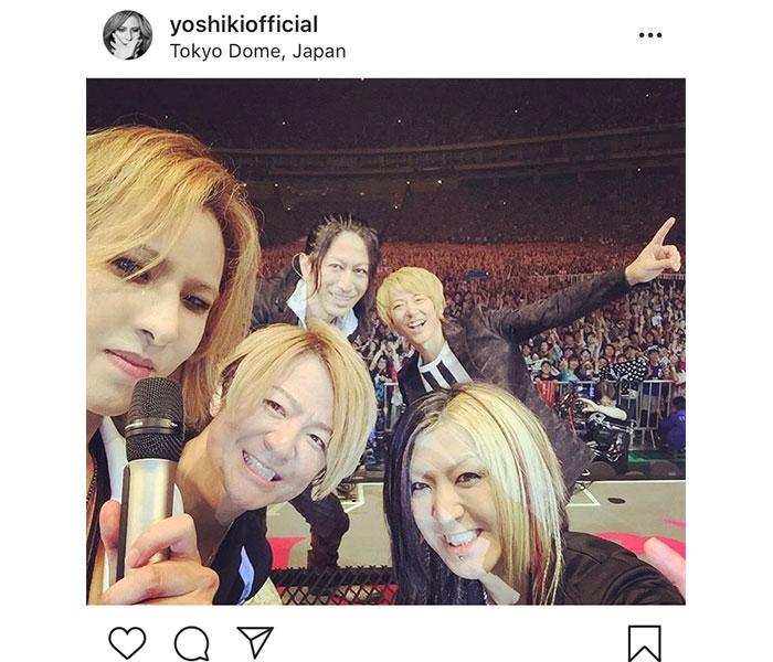 YOSHIKI、東京ドームでGLAYとの集合写真を公開！「この瞬間に立ち会えて幸せでした」