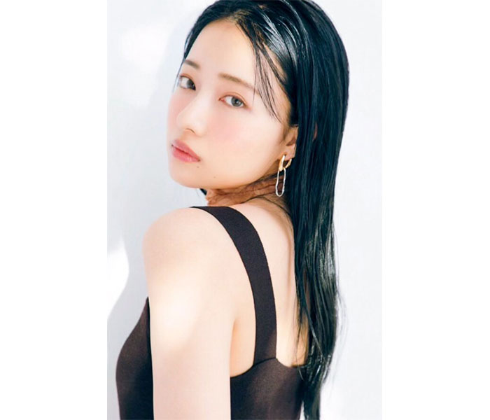 NMB48・村瀬紗英の美しすぎるメイクショット　「どのおさえも素敵だなぁ」「おさえ可愛い」