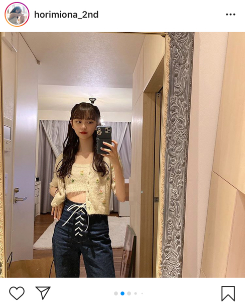 乃木坂46 堀未央奈、お腹チラ見せの私服コーデを紹介