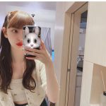 乃木坂46 堀未央奈、お腹チラ見せの私服コーデを紹介