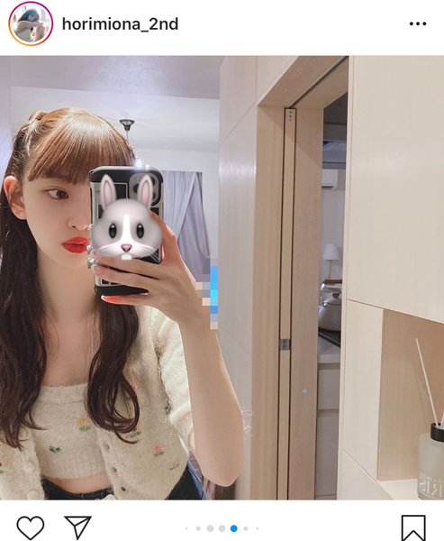 乃木坂46 堀未央奈、お腹チラ見せの私服コーデを紹介