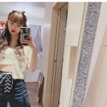 乃木坂46 堀未央奈、お腹チラ見せの私服コーデを紹介