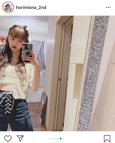 乃木坂46 堀未央奈、お腹チラ見せの私服コーデを紹介