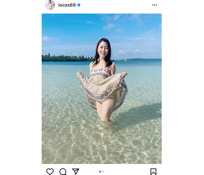 伊織いお、エメラルドの海をバックに美脚披露！「女神が降臨したのかと思った」